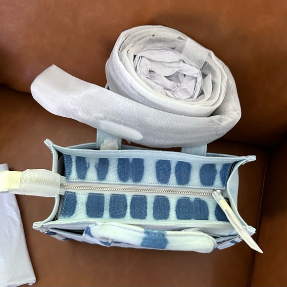 Coach Cargo 26 with Tie-Dye Leather Handbag - Picture 7 of 12